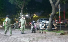 TP.HCM: Làm rõ vụ nghi bị cướp khiến tài xế taxi công nghệ lao xe vào gốc cây