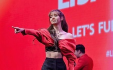 Lisa (BlackPink) diện thiết kế mới của Công Trí