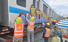 Công an TP.HCM xác định hai người nước ngoài vẽ bậy lên đoàn tàu metro số 1