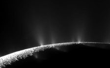 Phát hiện nguyên tố cần thiết cho sự sống trên vệ tinh của Sao Thổ