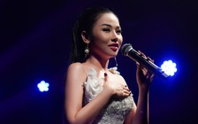 Trương Thảo Nhi khóc nấc vì gặp sự cố khi đi lưu diễn