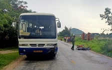 Xe chở công nhân va chạm xe đạp điện khiến 2 vợ chồng tử vong tại chỗ