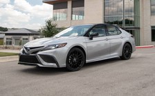 Toyota Camry 2023 có thể 'rớt' bánh xe do lỏng đai ốc