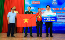 'Tự hào cờ Tổ quốc' cùng ngư dân Thanh Hóa bám biển