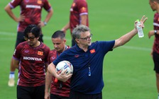 Đội tuyển Việt Nam và U.23 lại ‘mướt mồ hôi’ với yêu cầu cực cao từ HLV Troussier