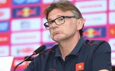 Cuộc 'đại phẫu' chưa từng có của HLV Troussier