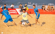 Vòng 3 giải bóng đá bãi biển VĐQG 2023: Hai Trường Nha Trang nối dài mạch thắng