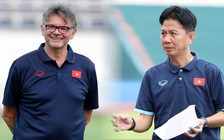 HLV Troussier và Hoàng Anh Tuấn 'song kiếm hợp bích'