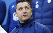 Đối thủ của HLV Mai Đức Chung, HLV đội tuyển nữ Mỹ nhận lương bao nhiêu?