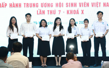 Trao học bổng Nguyễn Thái Bình cho sinh viên nguyên là cán bộ Hội Sinh Viên