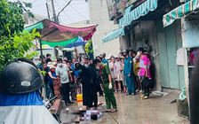 Nam công nhân 17 tuổi mặc đồ đá banh tử vong giữa hẻm ở TP.HCM