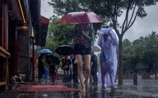 Miền bắc Trung Quốc báo động đỏ mưa bão, hơn 31.000 người sơ tán