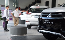 Ô tô nhập khẩu tăng ưu đãi, giảm giá cả trăm triệu 'đấu' xe 'nội'