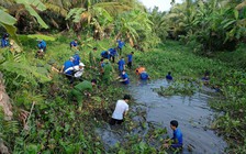 Vớt rác, lục bình, khơi thông 50 km sông rạch