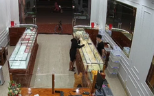 Ninh Bình: Khởi tố bị can 16 tuổi cướp tiệm vàng