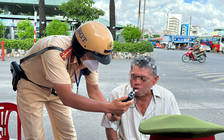 Bị CSGT TP.HCM xử phạt, tài xế xe khách khai uống rượu bia từ tối hôm trước