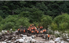 Thương vong do lở đất ở Trung Quốc tăng vọt, 5.000 tòa nhà bị ngập ở Nga