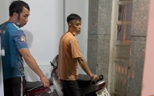 Bắt giữ nghi phạm tháo luôn cửa nhà dân để trộm xe máy