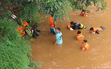 Hàng chục cán bộ tìm kiếm thanh niên nhảy xuống sông Bé