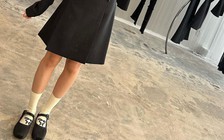 Jennie diện giày Mary Jane thu hút, netizen ‘cập nhật’ cho tủ giày đầu mùa thu