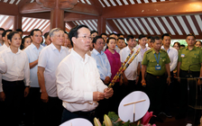 Chủ tịch nước dâng hương tưởng nhớ Chủ tịch Hồ Chí Minh