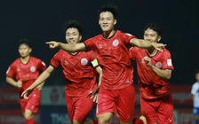 Trò cưng HLV Troussier rực sáng, cuộc đua giành vé lên V-League thêm kịch tính