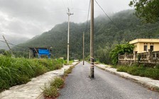 Cần khẩn cấp di dời hàng ngàn cột điện giữa đường