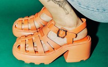 Lisa diện dép quai sau gây chú ý,netizen mang sandal rầm rộ với visual thoải mái