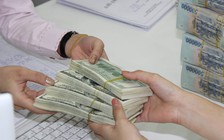 Giá USD hôm nay 9.8.2023: Tiến sát 24.000 đồng