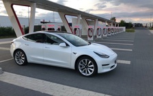 Sau 3 năm sử dụng, Tesla yêu cầu chủ xe thay pin giá gần 300 triệu đồng