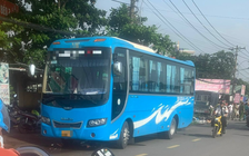 TP.HCM: Va chạm xe khách, người phụ nữ bán vé số tử vong