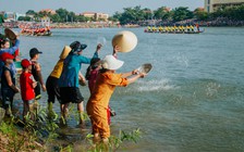 Náo nhiệt lễ hội đua thuyền ở nơi 'đón Tết Độc lập lớn nhất nước'