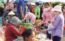 Chiều tan ca Công ty PouYuen đông công nhân nhất TP.HCM: 'PouYuen market' náo nhiệt bậc nhất