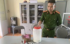 Phát hiện 2 học sinh mua hóa chất qua mạng để tự chế pháo nổ