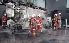 Ô tô điện Mercedes EQB bốc cháy khi đang sạc pin tại đại lý