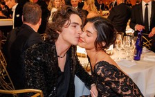 Kylie Jenner - Timothée Chalamet gây sốt với màn 'khóa môi' ở Quả cầu vàng