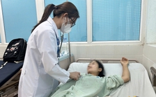 Sản phụ sinh con tại nhà bị vỡ tử cung