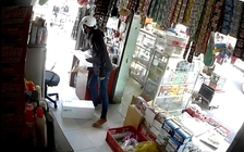Mánh khóe trộm nhẫn vàng ngay bên cạnh chủ tiệm tạp hóa