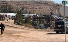 1 người chết, 12 người đang mắc kẹt ở độ sâu 300 m do sự cố thang máy