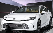 Toyota Camry 2025 bản hybrid tại Đông Nam Á có giá từ 1,026 tỉ đồng