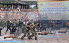 Lực lượng công an diễu binh, biểu diễn võ thuật mãn nhãn tại Huế