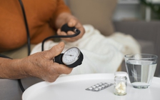 Ngày mới với tin tức sức khỏe: Nên đo huyết áp mấy lần mỗi ngày?