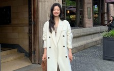 Trench coat màu trung tính dẫn đầu xu hướng thời trang đông này