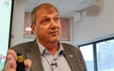 Chuyên gia Gunter Lange, thầy của Nguyễn Thị Oanh 'tặng quà' cho các runner Việt Nam

