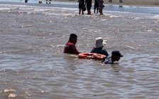 Kịp thời cứu bé trai 15 tuổi đuối nước tại biển Ba Động
