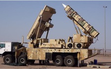 Iran công bố vũ khí mới, Houthi tấn công tàu Anh