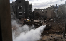 Israel ra thời hạn cho Hamas, Mỹ tấn công vào Houthi