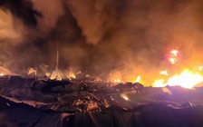 Bình Phước: Nhà xưởng sản xuất bao bì bị thiêu rụi sau nhiều tiếng nổ lớn