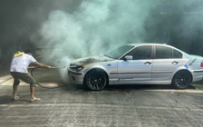 Nha Trang: Xe BMW bất ngờ bốc cháy trong tiệm rửa xe