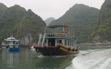 Đò Việt Hải không đăng kiểm vẫn hoạt động trên biển Cát Bà
